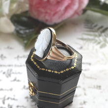 Charger l'image dans la galerie, Antique Victorian Hardstone Cameo Ring, Classical Male Profile in Gold Cased Mount, c.1880–1900
