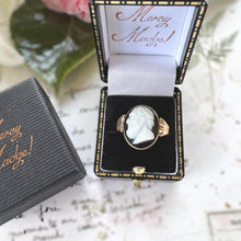 Charger l'image dans la galerie, Antique Victorian Hardstone Cameo Ring, Classical Male Profile in Gold Cased Mount, c.1880–1900
