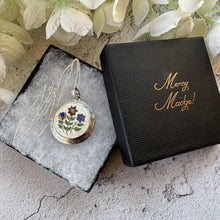 Carica l'immagine nel visualizzatore di Gallery, Vintage Sterling Silver Enamel Floral Locket, Victorian Style Photo Locket Necklace
