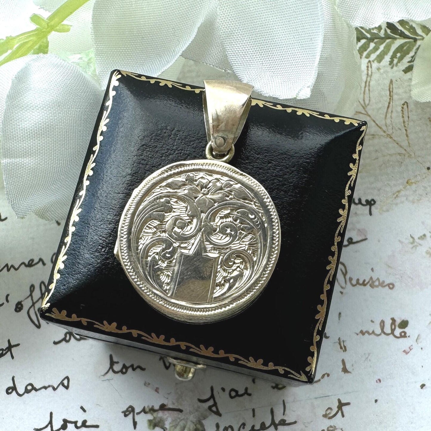 Antique Victorian 9ct Gold Locked Heart Locket Pendant