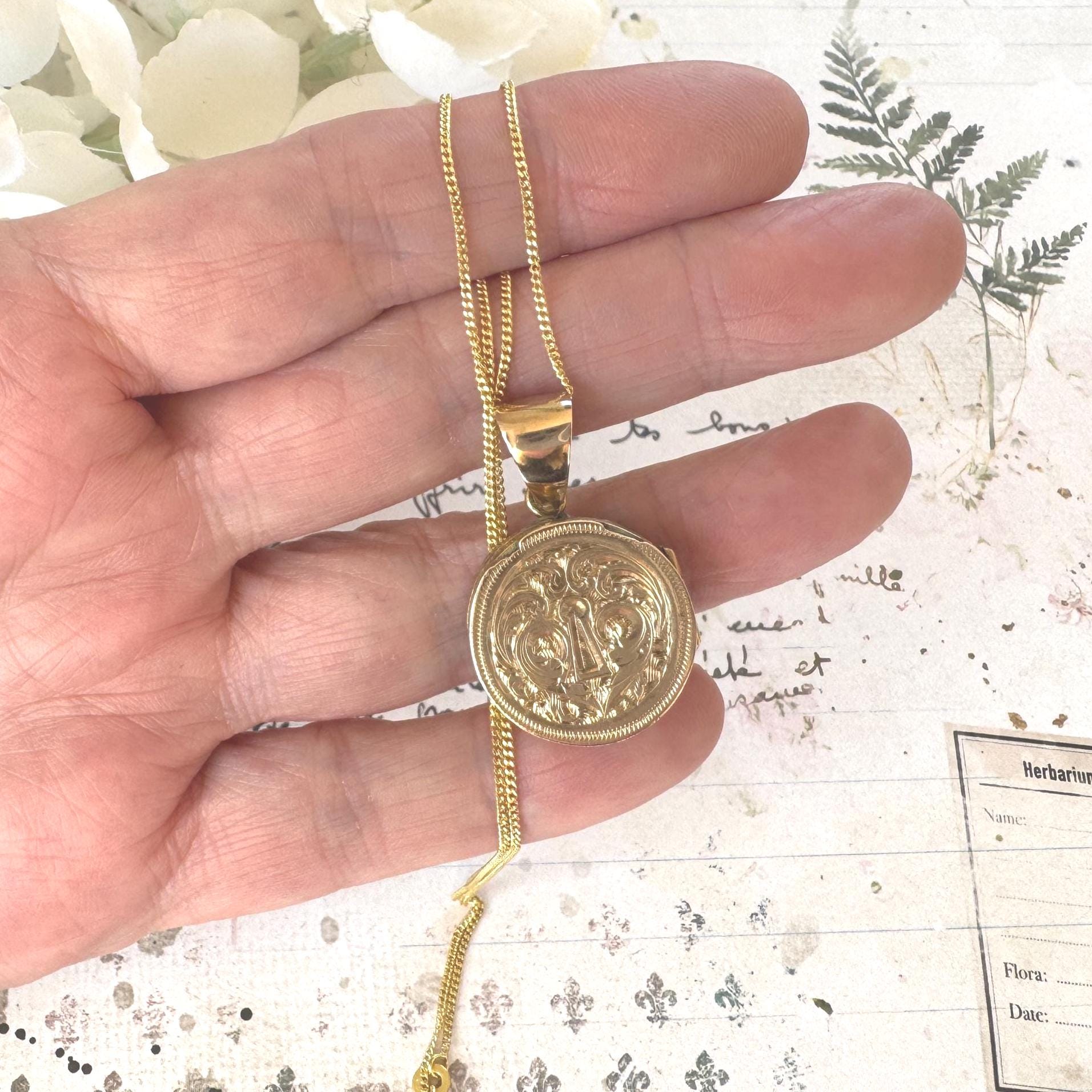 Antique Victorian 9ct Gold Locked Heart Locket Pendant