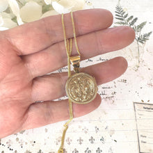 Carica l'immagine nel visualizzatore di Gallery, Antique Victorian 9ct Gold Locked Heart Locket Pendant
