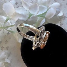 Lade das Bild in den Galerie-Viewer, Vintage Sunset Peach Colour-Changing Tourmaline Cocktail Ring in Sterling Silver
