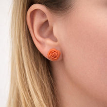 Cargar imagen en el visor de la galería, Vintage 18ct Gold Red Coral Carved Rose Earrings
