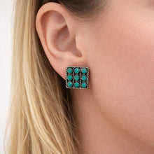 Cargar imagen en el visor de la galería, Vintage Zuni Silver Petit Point Turquoise Cluster Earrings
