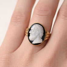 Charger l'image dans la galerie, Antique Victorian Hardstone Cameo Ring, Classical Male Profile in Gold Cased Mount, c.1880–1900
