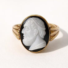 Charger l'image dans la galerie, Antique Victorian Hardstone Cameo Ring, Classical Male Profile in Gold Cased Mount, c.1880–1900
