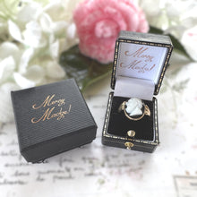 Charger l'image dans la galerie, Antique Victorian Hardstone Cameo Ring, Classical Male Profile in Gold Cased Mount, c.1880–1900
