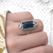 Carica l'immagine nel visualizzatore di Gallery, Antique Art Deco 935 Silver Sugar-Loaf Cut Lapis Lazuli Cocktail Ring, Germany
