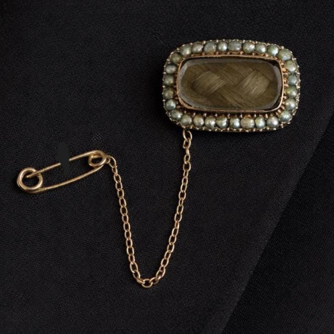 Antique Georgian 9ct Gold & Pearl Mourning Cravat Pin with Hairwork Compartment