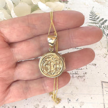 Carica l'immagine nel visualizzatore di Gallery, Antique Victorian 9ct Gold Locked Heart Locket Pendant
