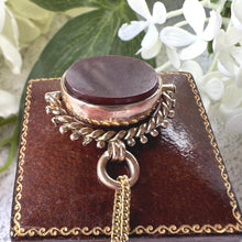 Charger l'image dans la galerie, Antique Victorian Spinner Fob, 1902 9ct Gold Carnelian Bloodstone Pendant Watch Chain Charm
