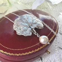 Carica l'immagine nel visualizzatore di Gallery, Vintage Sterling Silver &amp; Pearl Water Lily Leaf Pendant Necklace. Art Nouveau Style Convertible Brooch

