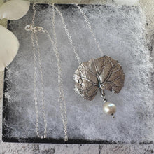 Carica l'immagine nel visualizzatore di Gallery, Vintage Sterling Silver &amp; Pearl Water Lily Leaf Pendant Necklace. Art Nouveau Style Convertible Brooch
