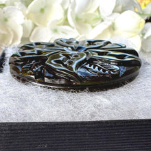 Charger l'image dans la galerie, Huge 1930s Deep Carved Bakelite Flower Brooch
