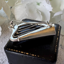 Carica l'immagine nel visualizzatore di Gallery, Antique Silver Irish Harp Brooch with Connemara Marble Shamrock, Hallmarked 1904
