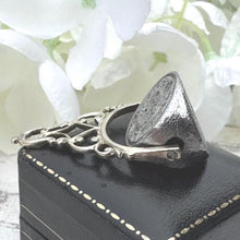 Charger l'image dans la galerie, Rare Georgian Silver Triple Intaglio Seal Spinner Fob, Baron Löwen c1730
