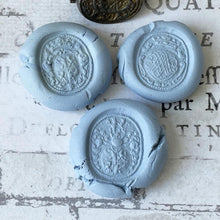 Charger l'image dans la galerie, Rare Georgian Silver Triple Intaglio Seal Spinner Fob, Baron Löwen c1730
