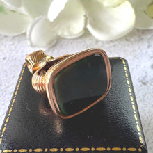 Charger l'image dans la galerie, Antique Georgian Gold Cased Bloodstone Seal Fob Pendant. Circa 1790
