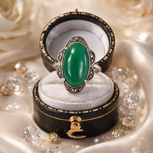 Carica l'immagine nel visualizzatore di Gallery, Art Deco Green Chrysoprase Cabochon Silver Ring
