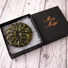 Charger l'image dans la galerie, Huge 1930s Deep Carved Bakelite Flower Brooch
