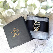 Carica l'immagine nel visualizzatore di Gallery, Antique Silver Irish Harp Brooch with Connemara Marble Shamrock, Hallmarked 1904
