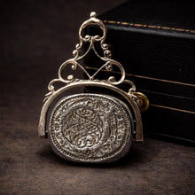 Charger l'image dans la galerie, Rare Georgian Silver Triple Intaglio Seal Spinner Fob, Baron Löwen c1730
