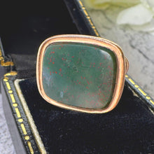 Charger l'image dans la galerie, Antique Georgian Gold Cased Bloodstone Seal Fob Pendant. Circa 1790
