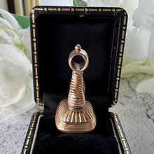 Charger l'image dans la galerie, Antique Georgian Gold Cased Bloodstone Seal Fob Pendant. Circa 1790
