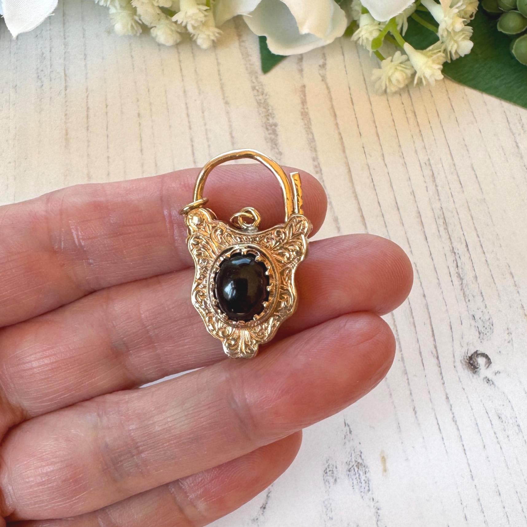 Antique Victorian Large 9ct Gold Almandine Garnet Shield Padlock Pendant/Bracelet Charm