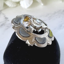 Charger l'image dans la galerie, Antique Victorian Scottish Agate Citrine Thistle Brooch, Sterling Silver Pebble Jewellery c1900
