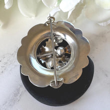 Charger l'image dans la galerie, Antique Victorian Scottish Agate Citrine Thistle Brooch, Sterling Silver Pebble Jewellery c1900

