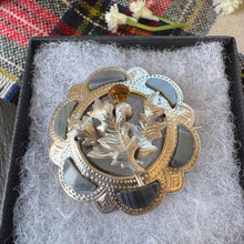 Charger l'image dans la galerie, Antique Victorian Scottish Agate Citrine Thistle Brooch, Sterling Silver Pebble Jewellery c1900
