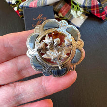 Charger l'image dans la galerie, Antique Victorian Scottish Agate Citrine Thistle Brooch, Sterling Silver Pebble Jewellery c1900
