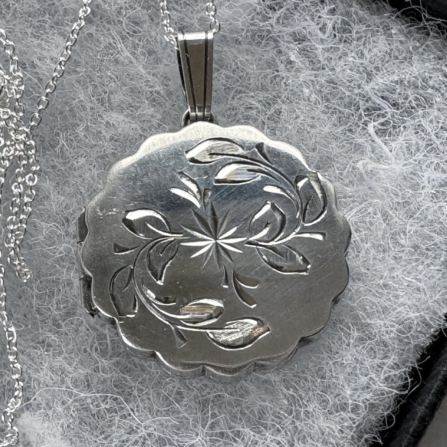 Vintage Sterling Silver Locket Necklace, Birmingham 1980, Engraved Floral Star, Scalloped Edge Pendant