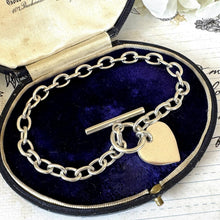 Carica l'immagine nel visualizzatore di Gallery, Vintage Sterling Silver Heart Charm Bracelet | English Hallmarked Sweetheart Toggle Bracelet
