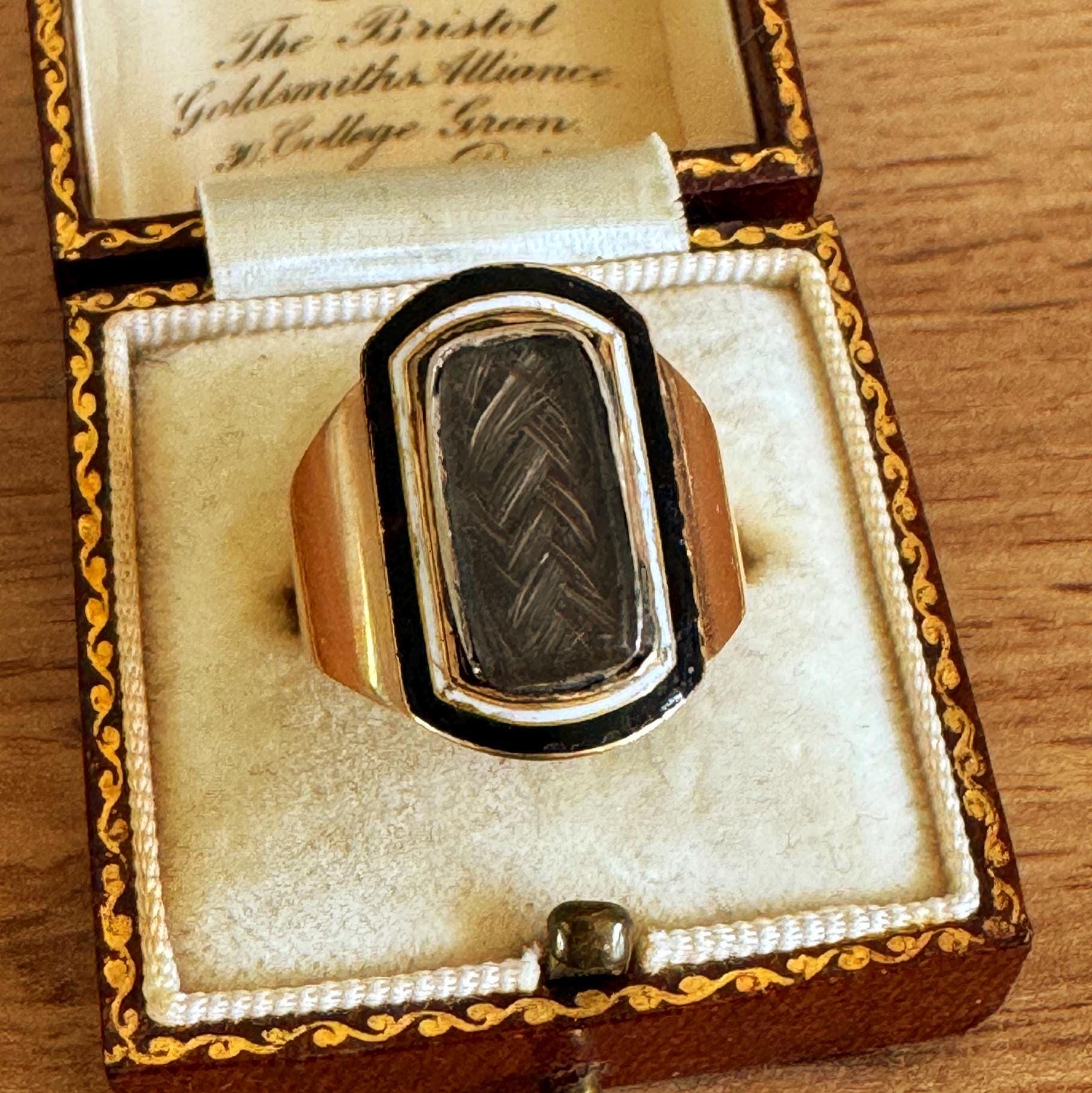 Georgian 18ct Gold Hairwork Mourning Ring Inscribed Lady Knatchbull 1799
