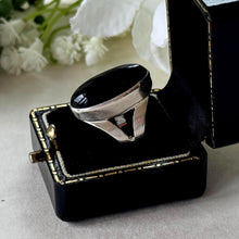 Carica l'immagine nel visualizzatore di Gallery, Vintage 1970s Sterling Silver Onyx Modernist Statement Ring, Size J-1/2/US 5
