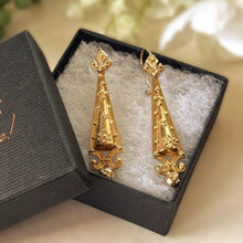 Carica l'immagine nel visualizzatore di Gallery, Antique Victorian 9ct Gold Archaeological Revival Earrings, Etruscan Statement Drops c1880
