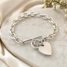 Carica l'immagine nel visualizzatore di Gallery, Vintage Sterling Silver Heart Charm Bracelet | English Hallmarked Sweetheart Toggle Bracelet
