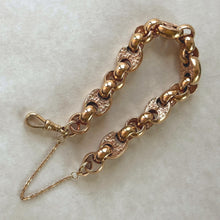 Carica l'immagine nel visualizzatore di Gallery, Antique Victorian Heavy 9ct Rose Gold Belcher Bracelet with Floral Engraved Anchor Links
