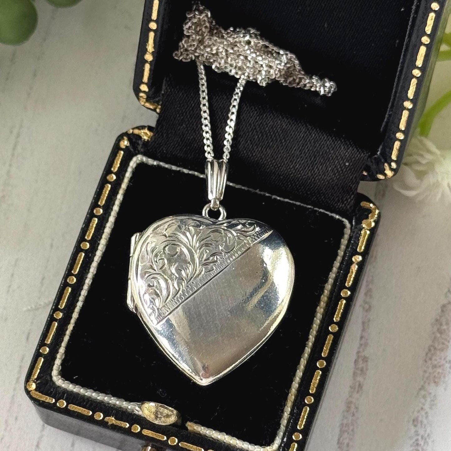 Vintage 1975 Sterling Silver Floral Engraved Heart Locket Necklace. Antique Style Sweetheart Pendant & Chain.