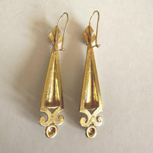 Carica l'immagine nel visualizzatore di Gallery, Antique Victorian 9ct Gold Archaeological Revival Earrings, Etruscan Statement Drops c1880
