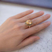 Lade das Bild in den Galerie-Viewer, Vintage Sunset Peach Colour-Changing Tourmaline Cocktail Ring in Sterling Silver
