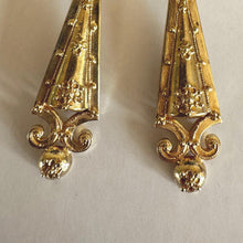 Carica l'immagine nel visualizzatore di Gallery, Antique Victorian 9ct Gold Archaeological Revival Earrings, Etruscan Statement Drops c1880
