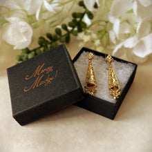 Carica l'immagine nel visualizzatore di Gallery, Antique Victorian 9ct Gold Archaeological Revival Earrings, Etruscan Statement Drops c1880
