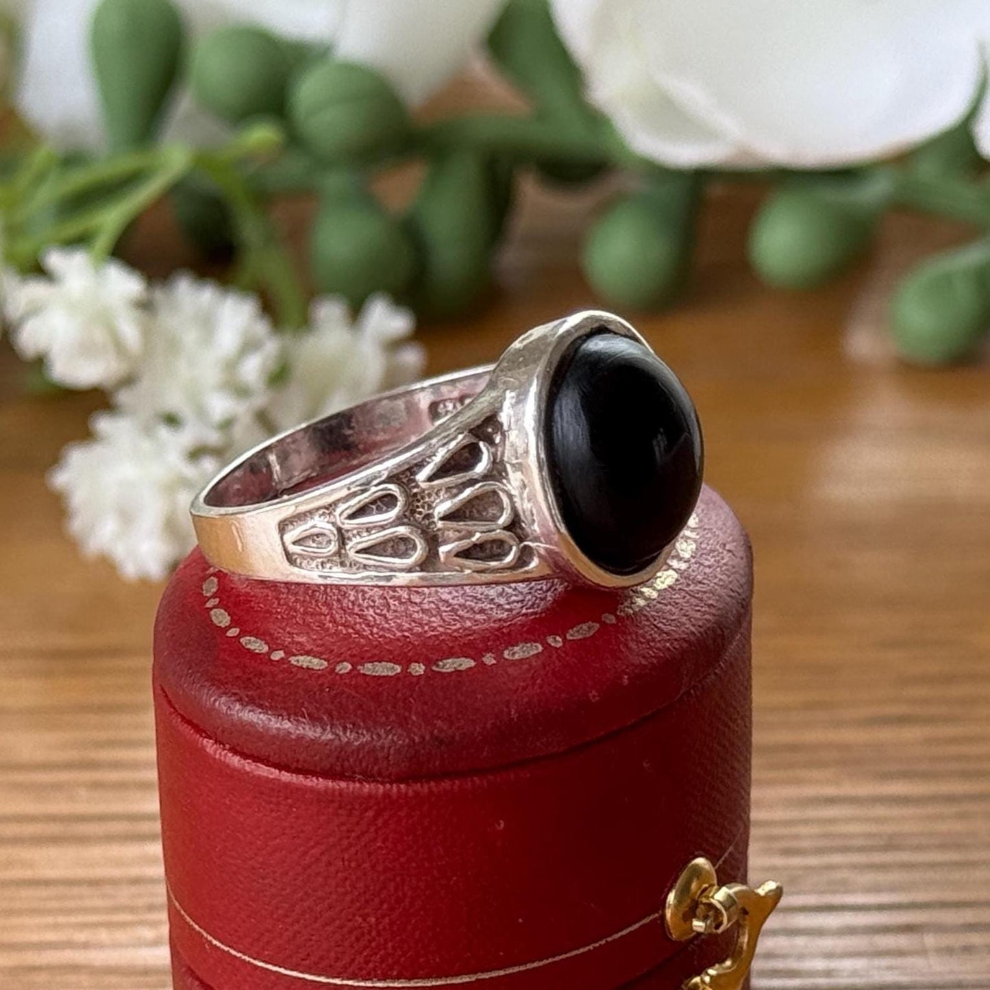 Vintage Whitby Jet Ring, Sterling Silver, London 1978 Hallmarked, UK S US 9