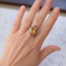 Lade das Bild in den Galerie-Viewer, Vintage Sunset Peach Colour-Changing Tourmaline Cocktail Ring in Sterling Silver
