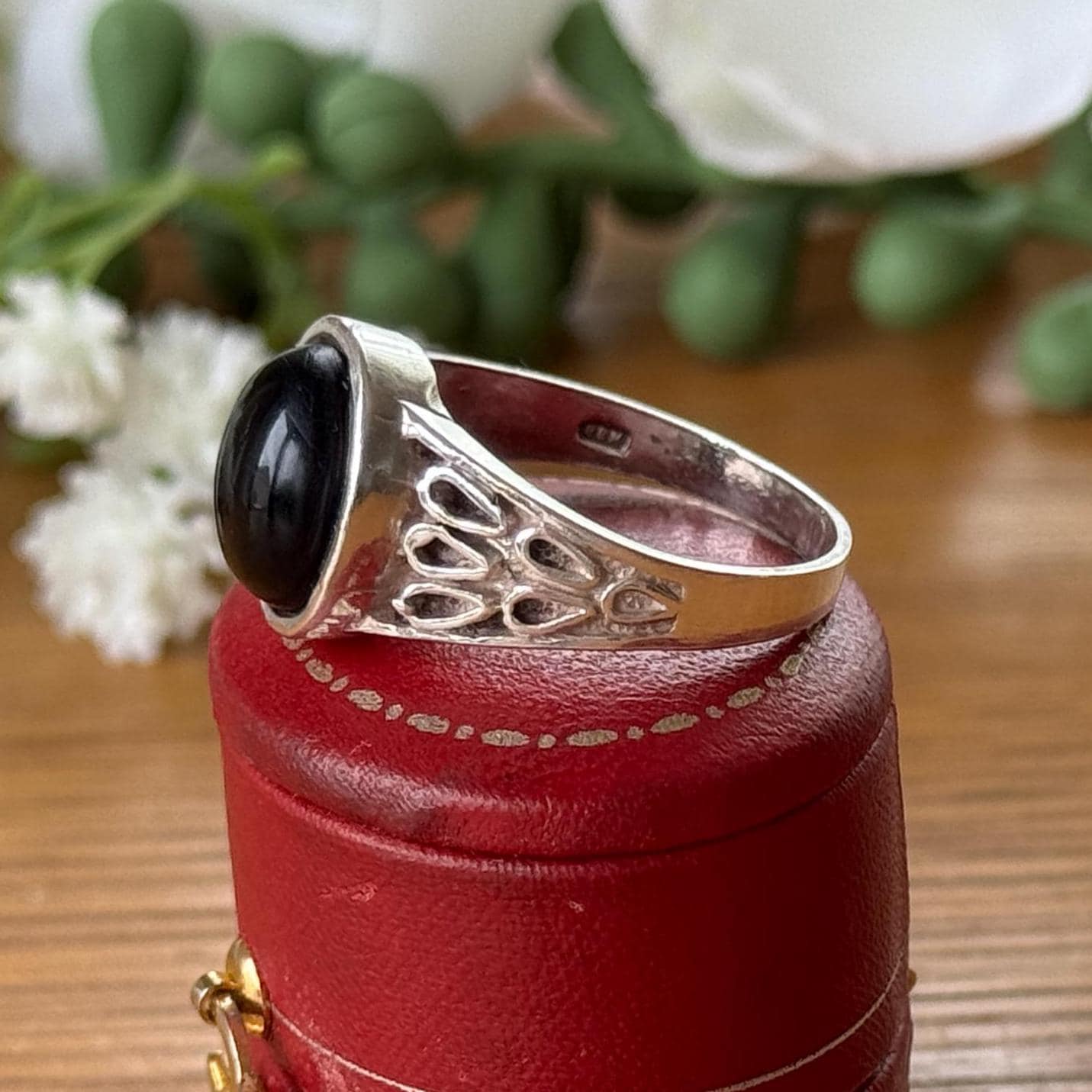 Vintage Whitby Jet Ring, Sterling Silver, London 1978 Hallmarked, UK S US 9