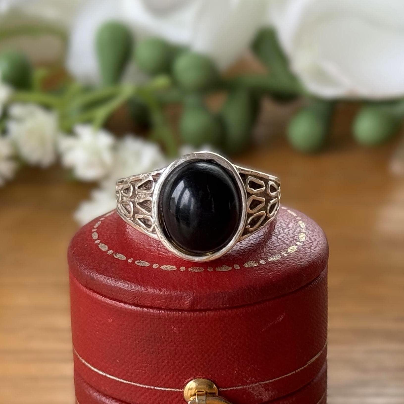Vintage Whitby Jet Ring, Sterling Silver, London 1978 Hallmarked, UK S US 9